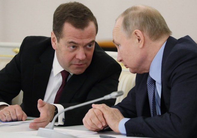 Medvedev i Putin  (Foto:EPA-EFE/EKATERINA SHTUKINA / SPUTNIK / KREMLIN POOL MANDATORY CREDIT) - 