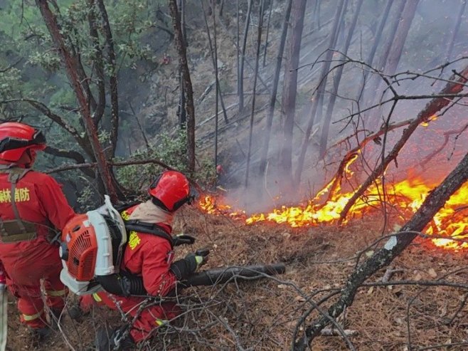 Požar u Sečuanu (Foto: EPA/Kang Jinqian CHINA OUT) - 