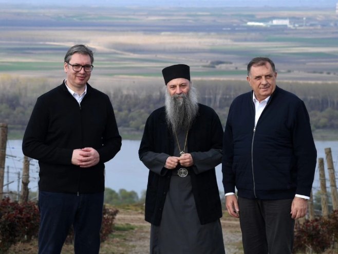Aleksandar Vučić, Patrijarh Porfirije i Milorad Dodik (Foto: www.instagram.com/buducnostsrbijeav/) - 