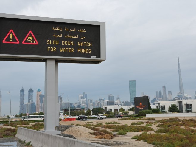 Upozorenje zbog kiše u Dubaiju (Foto: EPA-EFE/ALI HAIDER) - 