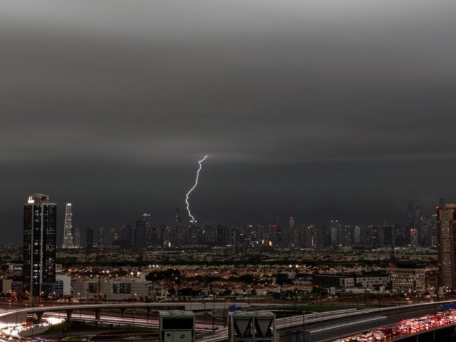 Dubai, nevrijeme (foto: EPA-EFE/ALI HAIDER) - 