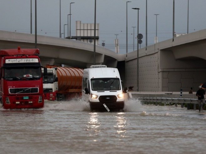 Nevrijeme u Dubaiju (Foto: EPA-EFE/ALI HAIDER) - 