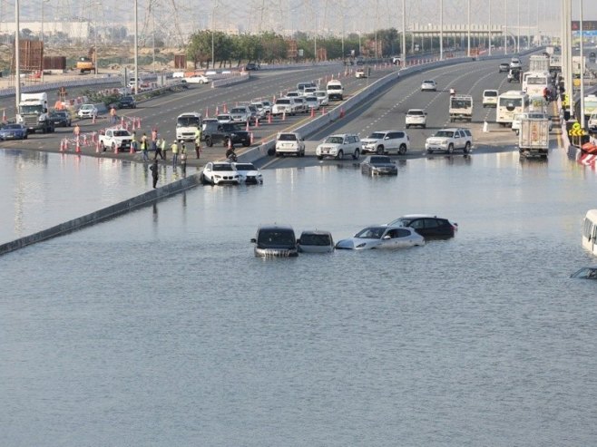 Dubai, poplave (foto: EPA-EFE/ALI HAIDER) - 