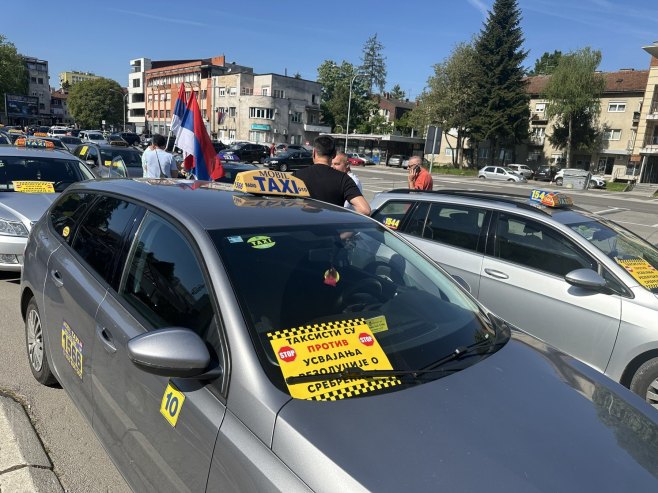 Banjaluka: Taksisti obustavili rad - Foto: RTRS