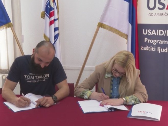 U Novom Gradu petoro mladih ljudi potpisalo ugovor o finansijskoj podršci za samozapošljavanja (VIDEO)