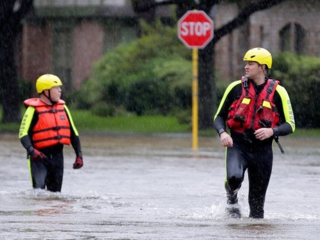 U Hjustonu u Teksasu vlasti pozvale na evakuaciju zbog poplava (VIDEO)