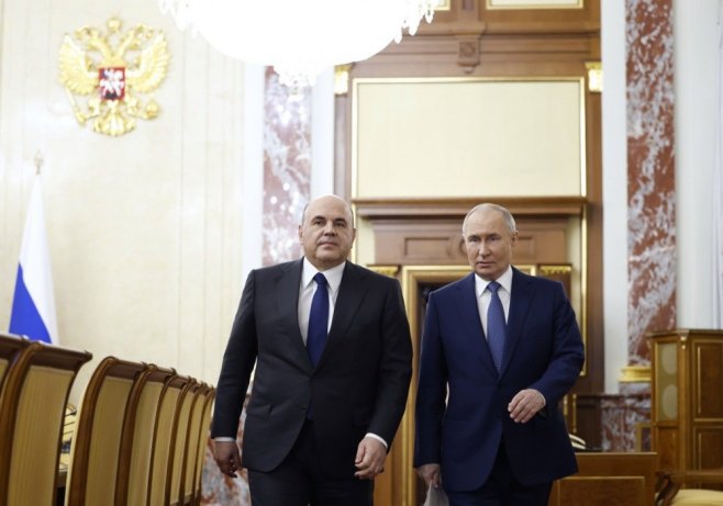 Vladimir Putin i Mihail Mišustin (foto: EPA-EFE/ALEXANDER ASTAFYEV/ SPUTNIK / GOVERNMENT PRESS SERVICE / POOL MANDATORY CREDIT) - 