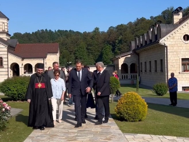 Milorad Dodik u manastiru Osovica (Foto: instagram.com/mdodik.official/) - 
