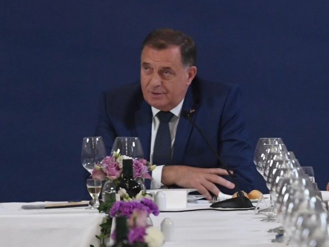 Dodik sa Vučićem i patrijarhom: Vodi se sveopšti rat protiv srpskog naroda