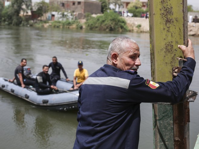 Egipat: Najmanje 10 osoba, uglavnom žena i djece, stradalo u nesreći autobusa na Nilu