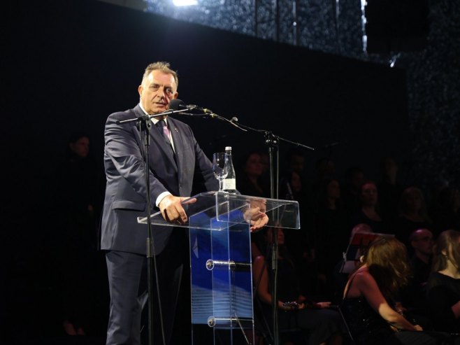 Dodik: Ne želimo da oprostimo stradanje u "Oluji"; Srpska želi da vidi veliku, snažnu i jaku Srbiju (FOTO/VIDEO) Dodik: Ne želimo da oprostimo stradanje u "Oluji"; Srpska želi da vidi veliku, snažnu i jaku Srbiju (FOTO/VIDEO)