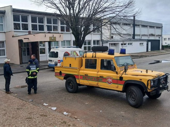Direktorka OŠ "Sveti Vasilije Ostroški" Trebinje: Sve prošlo bez panike, uskoro se djeca vraćaju u klupe Direktorka OŠ "Sveti Vasilije Ostroški" Trebinje: Sve prošlo bez panike, uskoro se djeca vraćaju u klupe