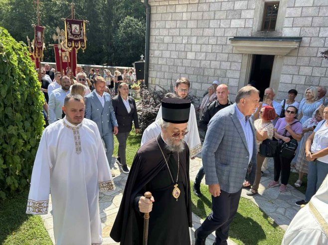 Veliki broj vjernika u manastiru Stuplje; Dodik: Neprekidna nit stradanja Srba kroz istoriju (FOTO/VIDEO) Veliki broj vjernika u manastiru Stuplje; Dodik: Neprekidna nit stradanja Srba kroz istoriju (FOTO/VIDEO)