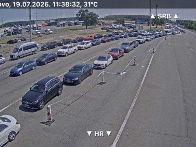 Gužve na hrvatskim auto-putevima i graničnim prelazima Gužve na hrvatskim auto-putevima i graničnim prelazima