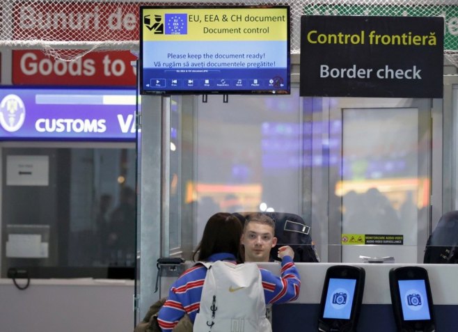 Novi sistem kontrole granica EU utrostručio vrijeme čekanja, putnici propuštaju letove Novi sistem kontrole granica EU utrostručio vrijeme čekanja, putnici propuštaju letove