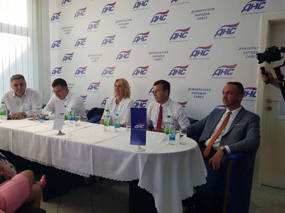 Predsjednica Vlade Željka Cvijanović sa predstavnicima DNS-a