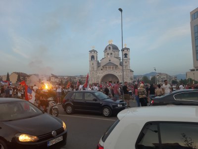 Okupljanje ispred Hrama u Podgorici
