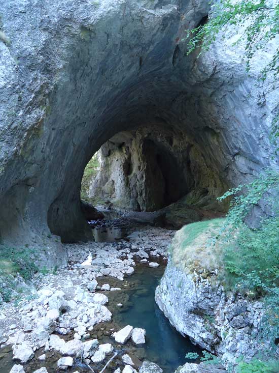 24. septembar, Samar - prirodni tunel koji je napravila rijeka bistrica, Dobro Polje, foto: Božana Todorović, I.Sarajevo