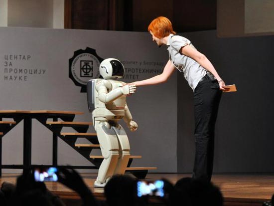 U Beogradu počeli "Dani budućnosti: Robotika..."
- Asimo robot-