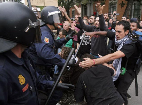 Madrid: Policija tukla demonstrante pendrecima...