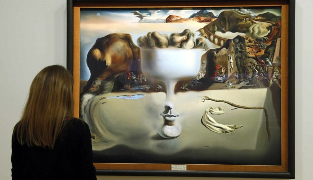 Izložba "Dali" jednog od najvećih umetnika XX vijeka, čuvenog španskog nadrealiste, Salvadora Dalija u muzeju Savremene umjetnosti u Parizu.
