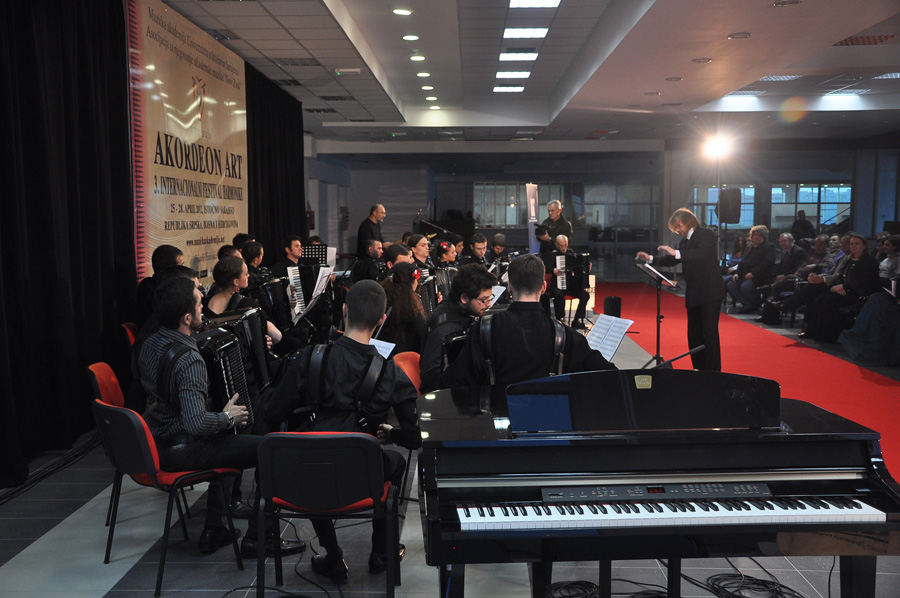 Orkestar harmonika Muzičke akademije u Istočnom Sarajevu