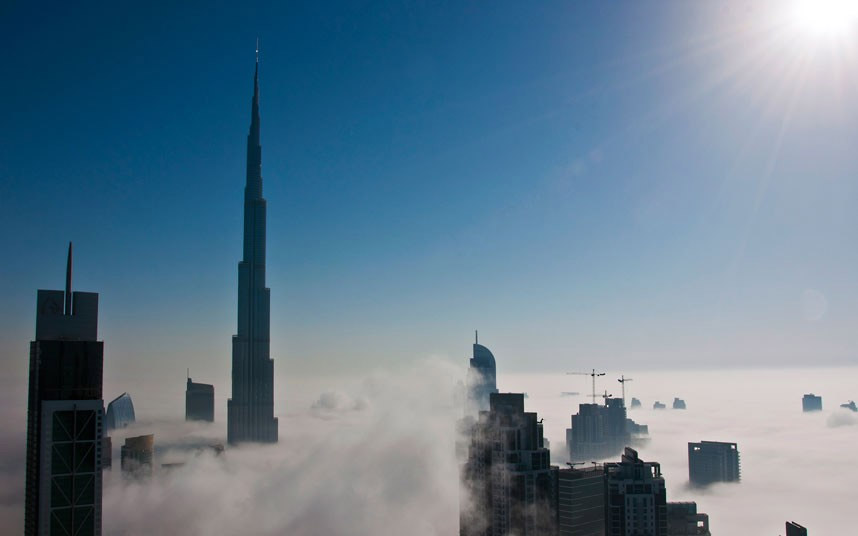 Pogled na Dubai sa 52. sprata, neke od najviših zgrada na svijetu probijaju se i kroz oblake