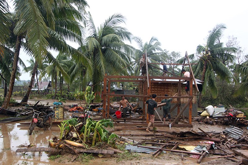 Snažan tajfun "Bofa" koji je pogodio Filipine odnio je preko 270 žrtava. Ostrva na jugu su najugroženija...