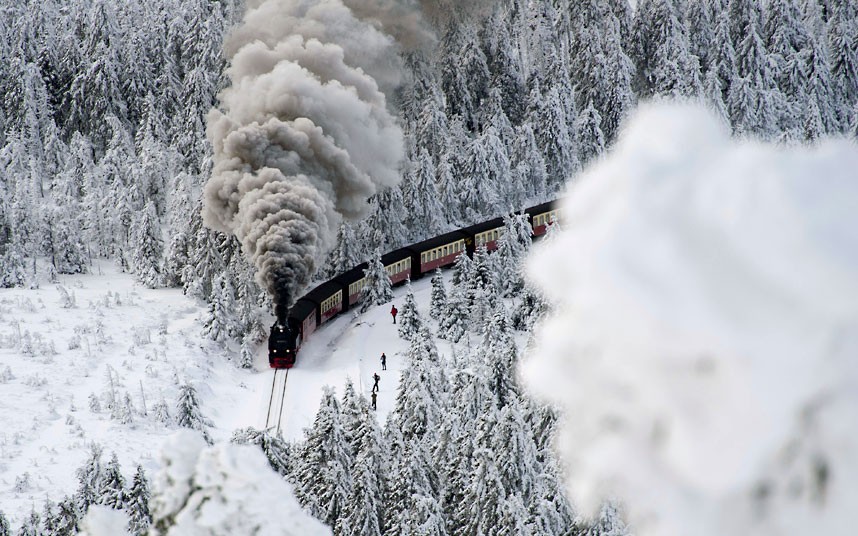 Sjeverna Njemačka, Vernigrod: Voz na uskotračnoj pruzi probija se kroz snijeg