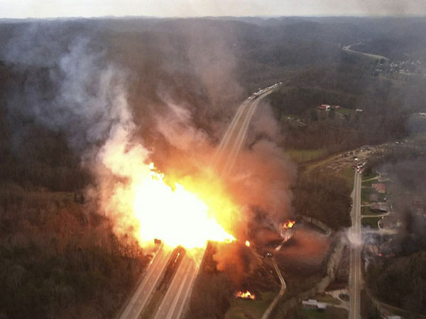 Pakao na autoputu. Eksplozija gasovoda u Zapadnoj Virdžiniji izazvala je ovaj apokaliptični prizor.