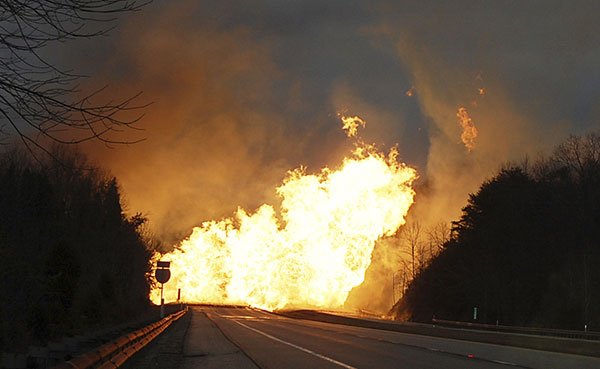 Pakao na autoputu. Eksplozija gasovoda u Zapadnoj Virdžiniji izazvala je ovaj apokaliptični prizor.