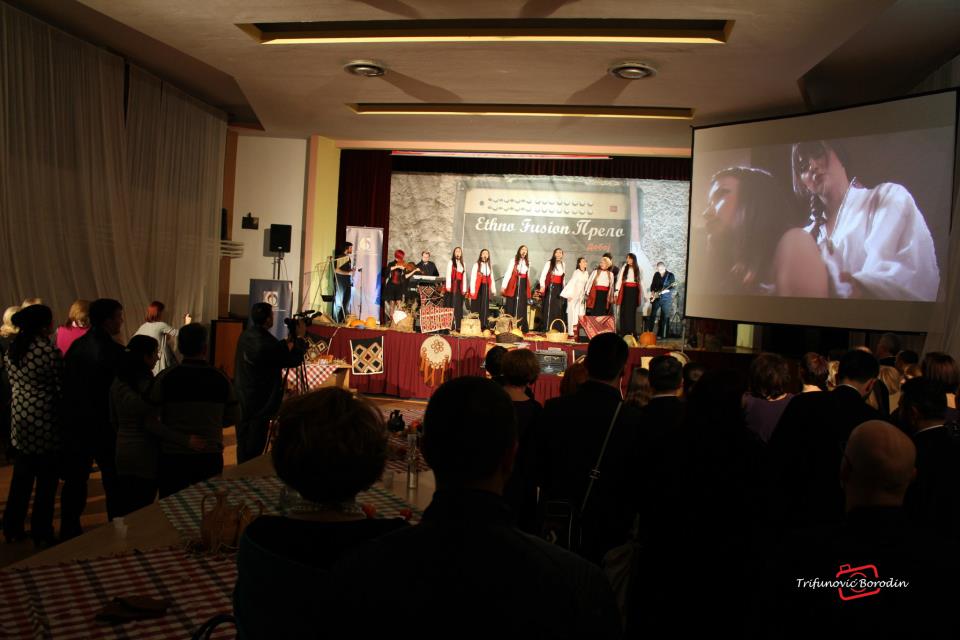 Etno-grupe “Iva” i spota za pjesmu “Trilogija” premijerno su predstavljeni u četvrtak, 27. decembra u Doboju