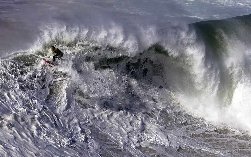 Garet MekNamara, surfer koji je oborio vlastiti rekord. Surfovao je na 33 metra visokom talasu...