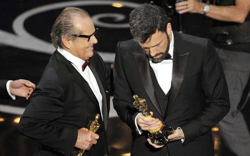 85. po redu dodjela nagrade Oskar – Ben Aflek prima nagradu za najbolji film „Argo“ koju mu uručuje DŽek Nikolson