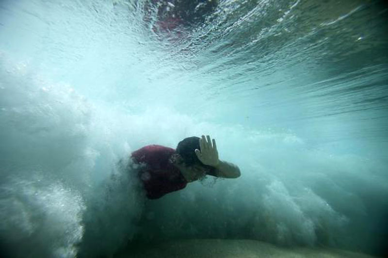 Havaji: Surfer u talasu...
