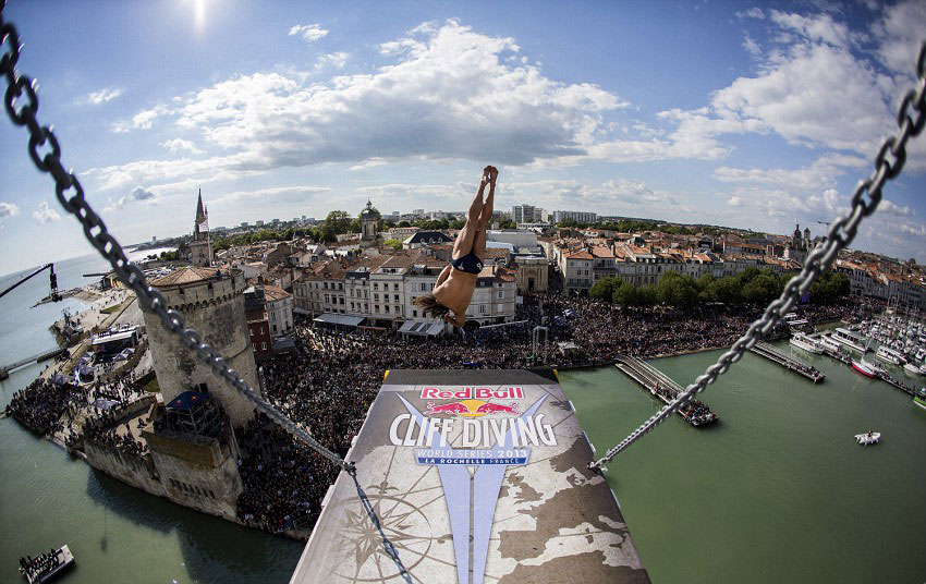 Skokovi u vodu - takmičenje svjetske serije Red Bull  u francuskom La Rošelu