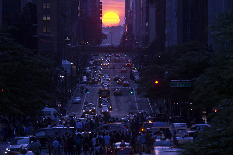 Zalazak sunca na Menhetnu... Njujorčani su ovu pojavu, koja se dešava dva puta godišnje, nazvali "Manhattanhenge".