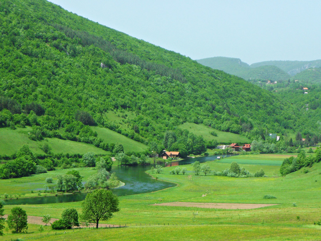 ponedjeljak, 3. jun 2013. godine / Miroslav Radulović, Gerzovo
Pogled na rijeku Plivu koja svojim tokom krasi Pljevu.