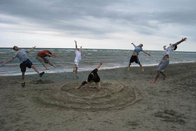 Nova zabava omladine koja je prerasla "planking". Njeno ime je HADOUKENING!