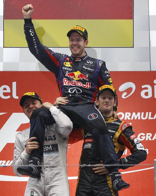Vozač Red Bula Nijemac Sebastijan Fetel obezbijedio je četvrtu uzastopnu titulu svjetskog prvaka Formule 1, nakon što je danas pobijedio u trci za Veliku nagradu Indije