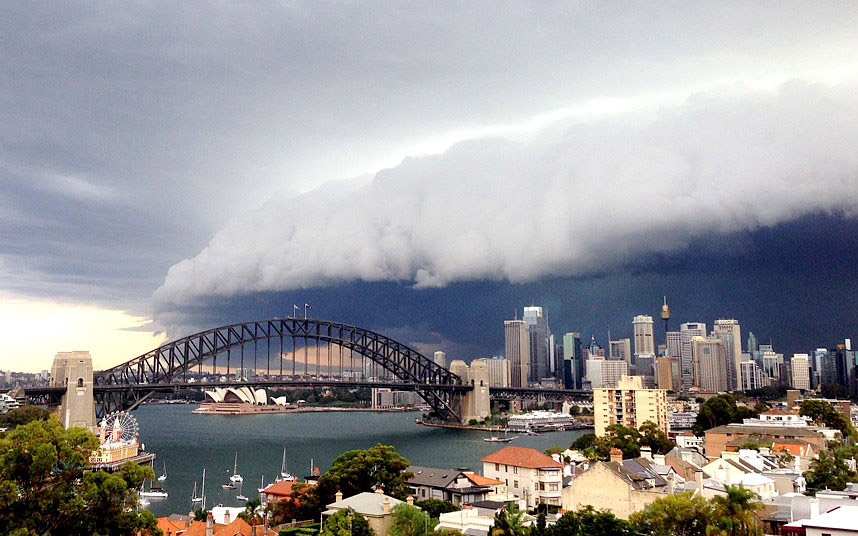 Masivni olujni oblak iznad Sidneja, Australija...