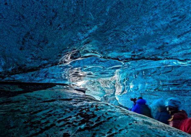 Andreas DŽouns i njegovi prijatelji proveli su dva sata istražujući blistavu plavu zemlju čuda, skrivenu oko 20 metara ispod zemlje.  Profimedia.rs