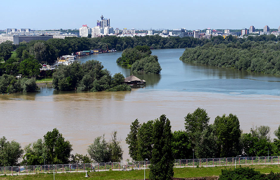 Beograd,Ušće: Dvije rijeke, dvije boje - isti strahovi    (Foto: Stefan Stojanović)