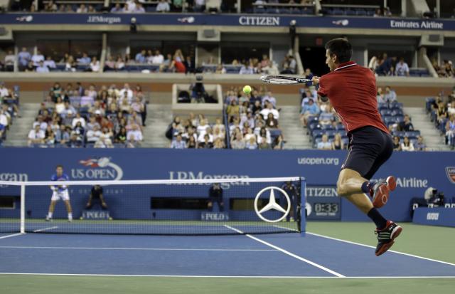 Novak Đoković plasirao se u drugo kolo Otvorenog prvenstva SAD u tenisu pošto je jutros u Njujorku, poslije 97 minuta igre, savladao Argentinca Dijega Švarcmana sa 6:1, 6:2, 6:4.