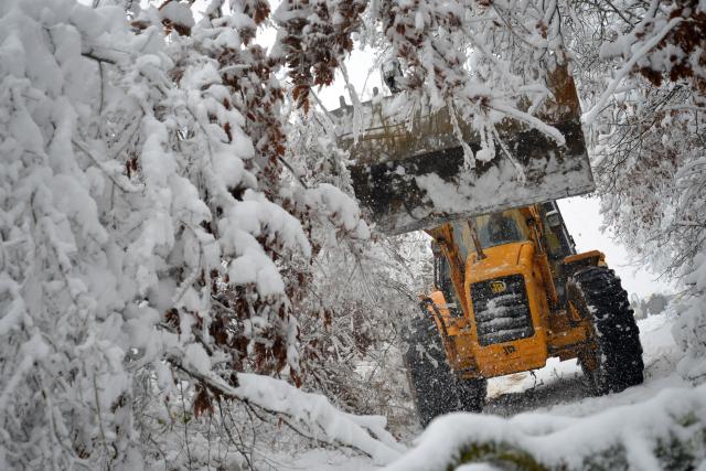 Raščišćavanje posljedica snježnog nevremena