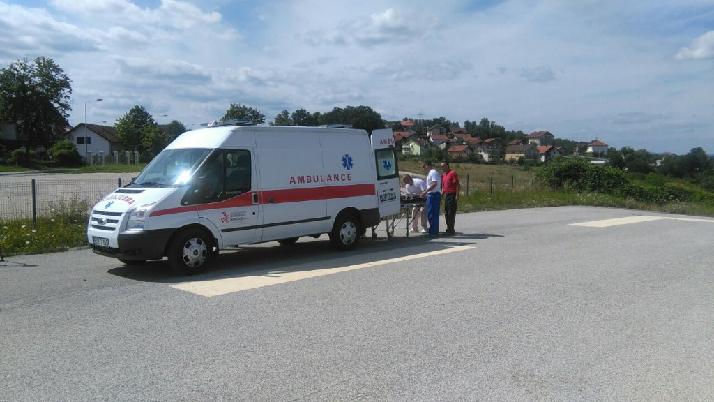 Transport povrijeđenog mladića iz Žabljaka