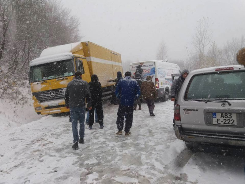Snijeg paralisao saobraćaj preko planina u BiH (Foto:nezavisne.com)