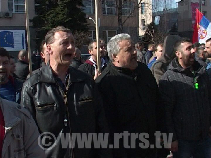 Doboj - protest predstavnika šest sindikalnih organizacija "Željeznica Republike Srpske"