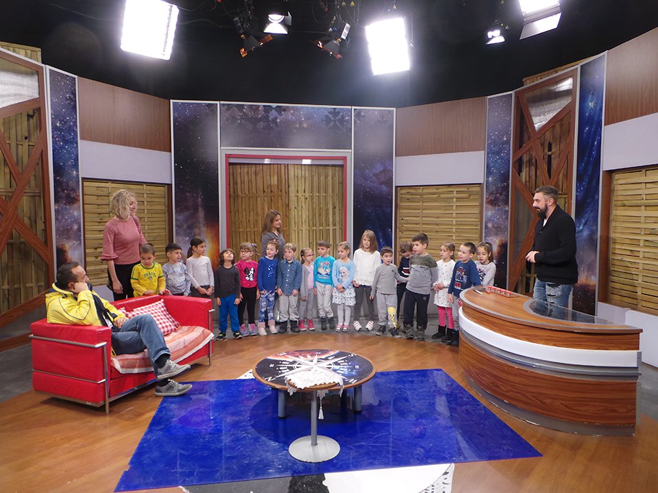 Najmlađi gledaoci, djeca iz vrtića „Zvjezdica“ u posjeti prostorijama RTRS