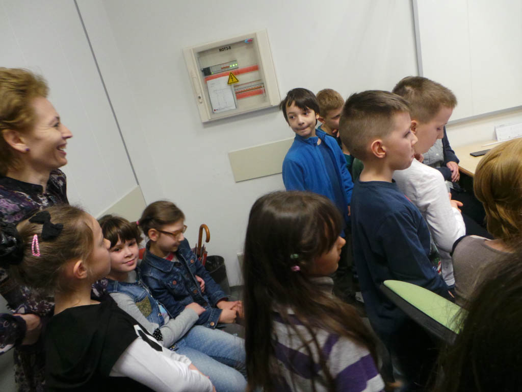 Posjeta učenika trećih razreda (3-2) OŠ „Vuk S. Karadžić“ prostorijama  RTV Doma